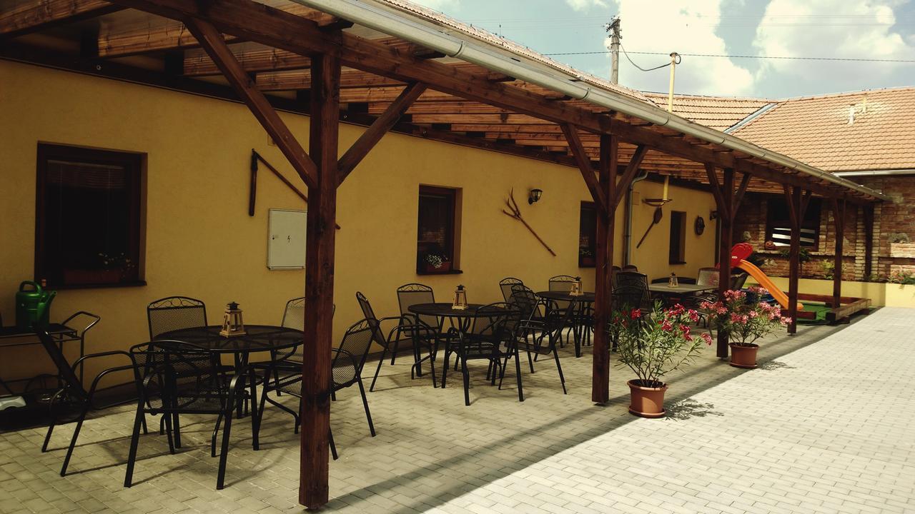 Sedlecky Dvur Hotel Buitenkant foto